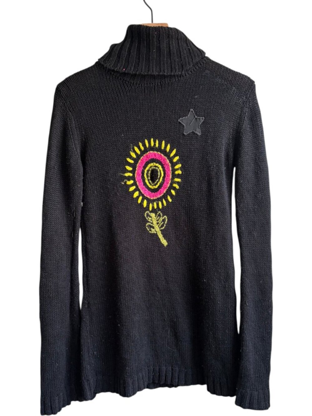 Y2K Black Turtleneck Sweater Embroidered Woodstock Star Flower Grunge - Picture 2 of 5